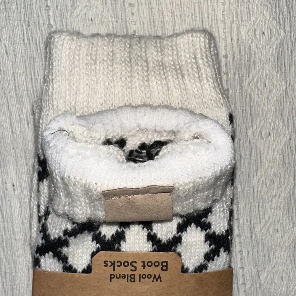 BORN Heather Black White US W 4-10 Texture Knit Pattern Boot Socks 2 Pack